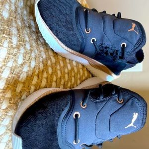 Black - rose gold accent pumas ( lace)